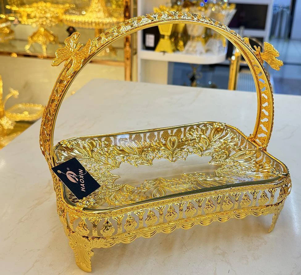 مضيف معدن ذهبي بلور